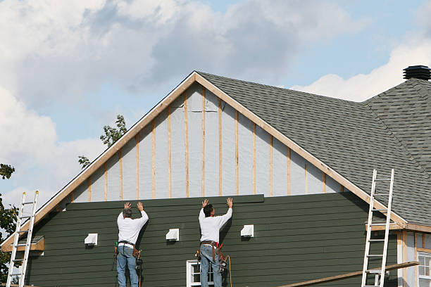 Professional Emergency Siding Repair technician working in Jenkinsville, SC